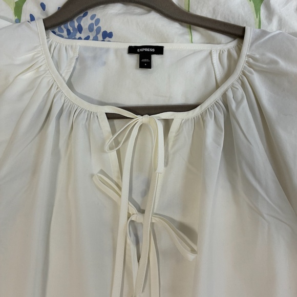 Express White Blouse - Picture 2 of 3